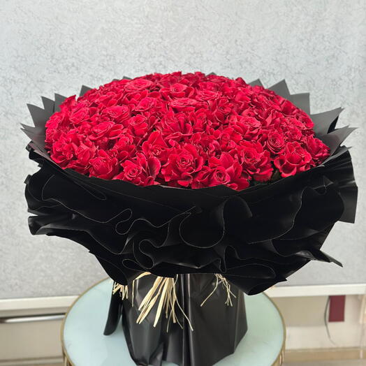 Феерия полуночной алой розы