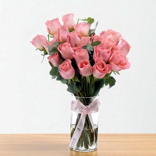 Ваза с 24 розовыми розами