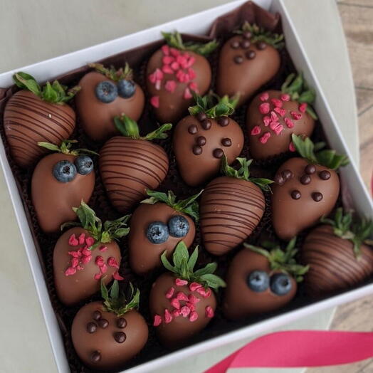 Chocolate Bliss Strawberry Box