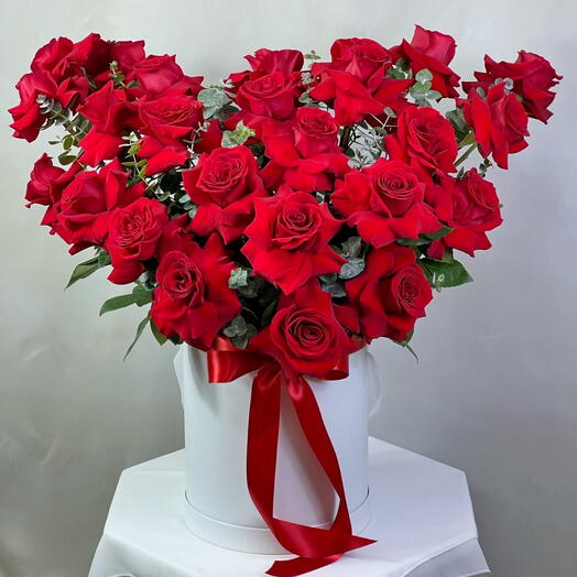 Королевство любви _ коробка красных роз ко Дню святого Валентина