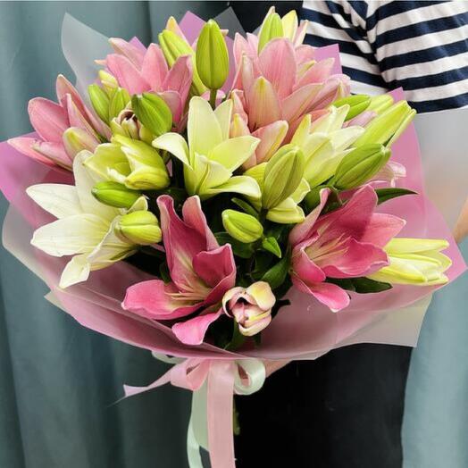9 Mixed Lilly Bouquet-1054