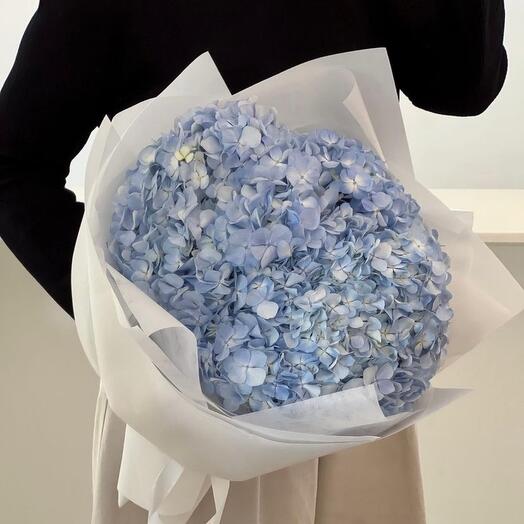 Bouquet of blue hydrangeas premium Dubai