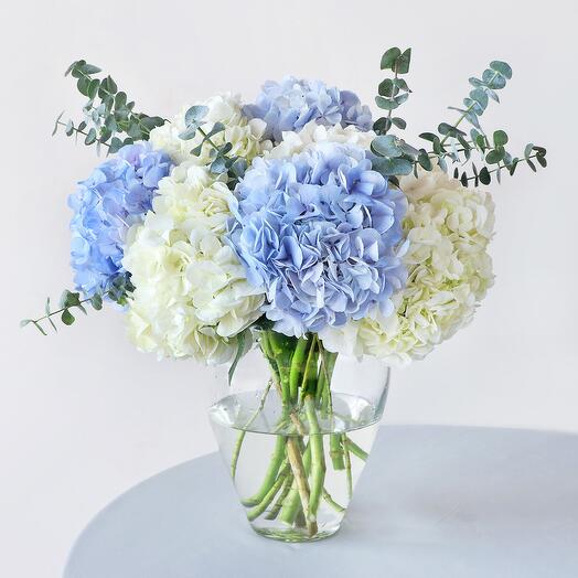 Небесные цветы в вазе