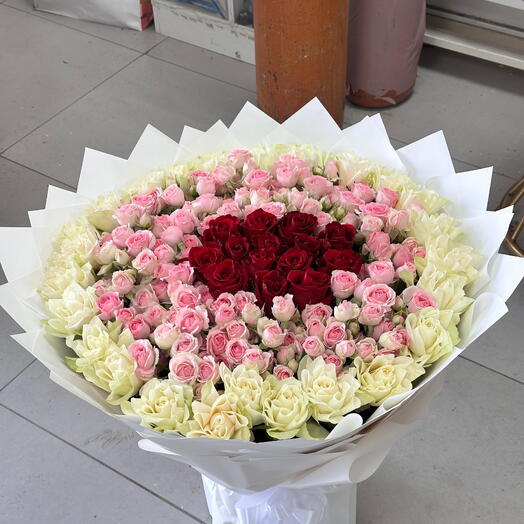 Set de regalo con ramo de rosas mixtas