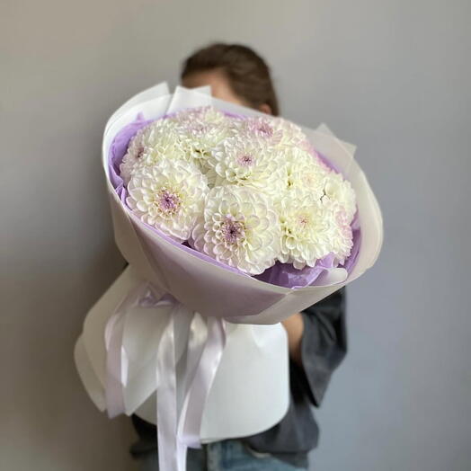 Восторг — букет белых георгинов — подарок на годовщину рождения для неё