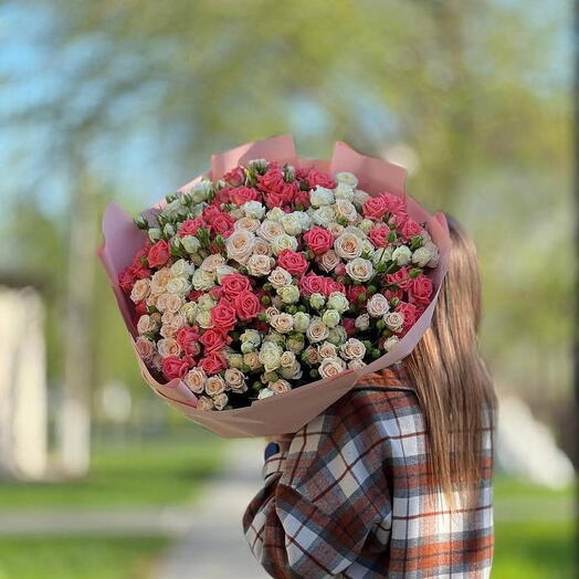 Смешанный букет спрей-роз