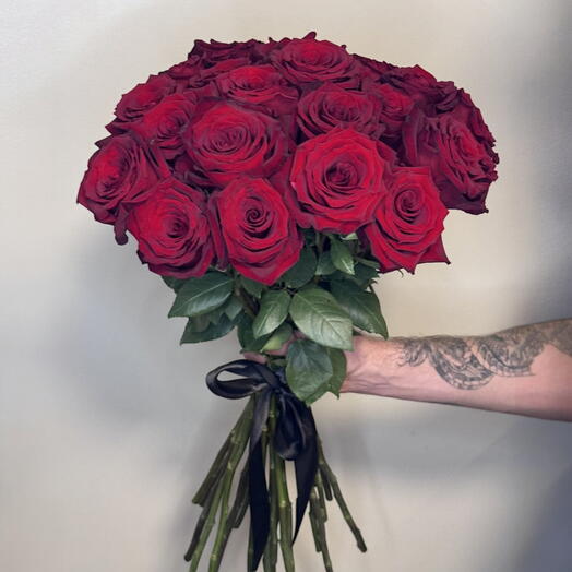 Букет из 25 красных роз на День святого Валентина