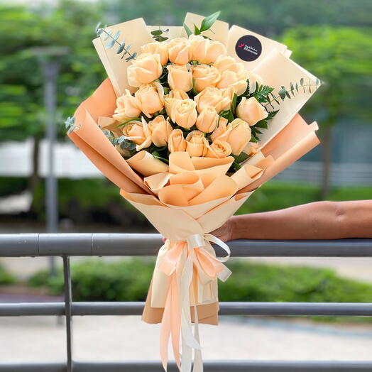 Букет из 20 персиковых роз