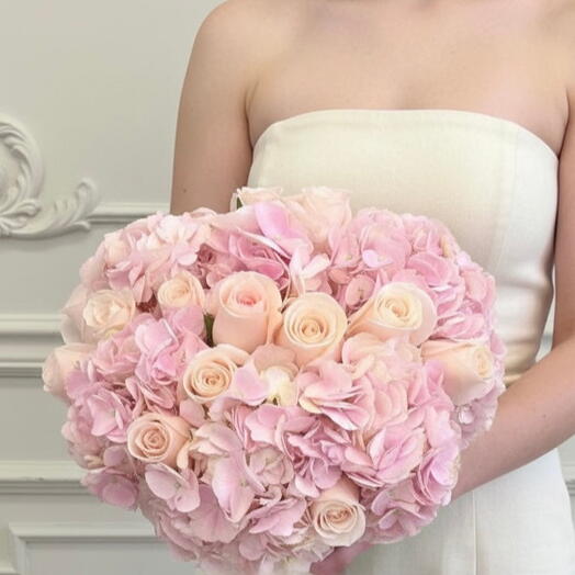 Flowers bouquet with hydrangeas Deliv