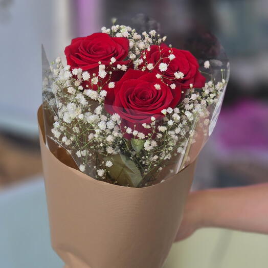 Red Roses and Gypso Mini Bouquet