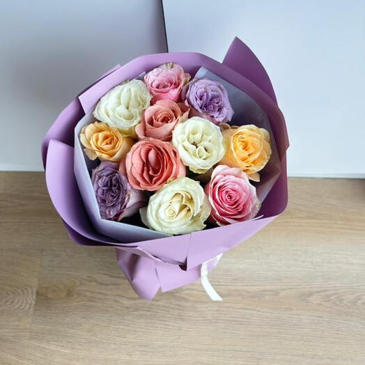 باقة ورد قوس قزح بألوان الباستيل