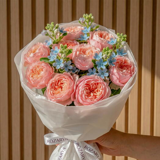 Pastel Dream noué à la main : La rose Peach Garden   Tweedia bleu ciel Luxe