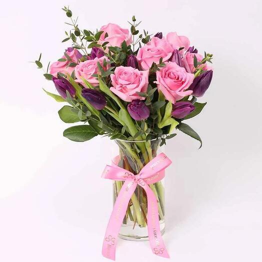 Нежные 21 роза и тюльпаны