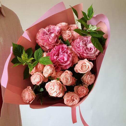 Букет из роз Country Blues и кустовых роз