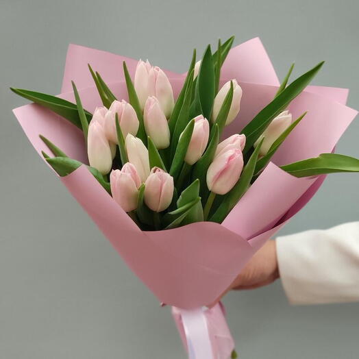 19 розовых тюльпанов