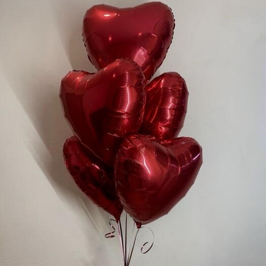 Красные воздушные шары-сердца