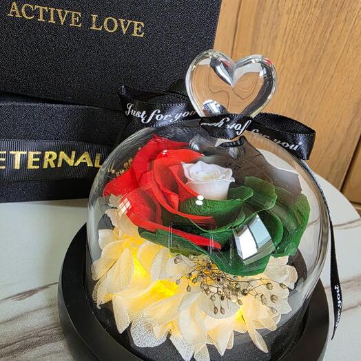 Вечный стеклянный купол цвета флага ОАЭ – композиция из стабилизированных роз