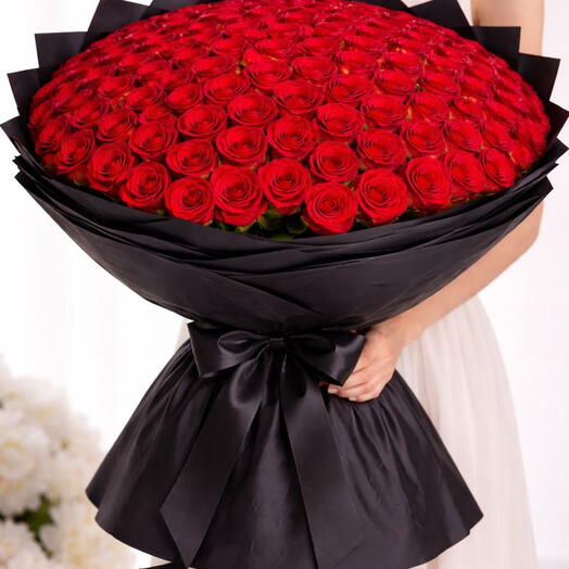 300 red roses
