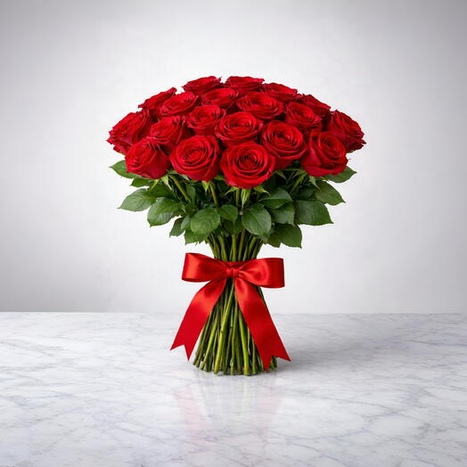 Классический букет из 21 красной розы, собранный вручную