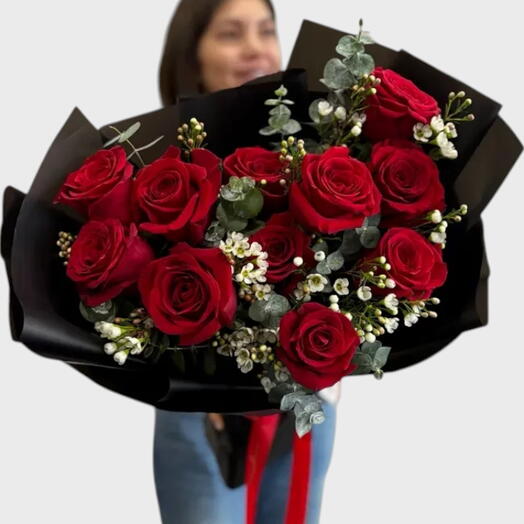 Роскошный букет из 35 красных роз ко Дню святого Валентина