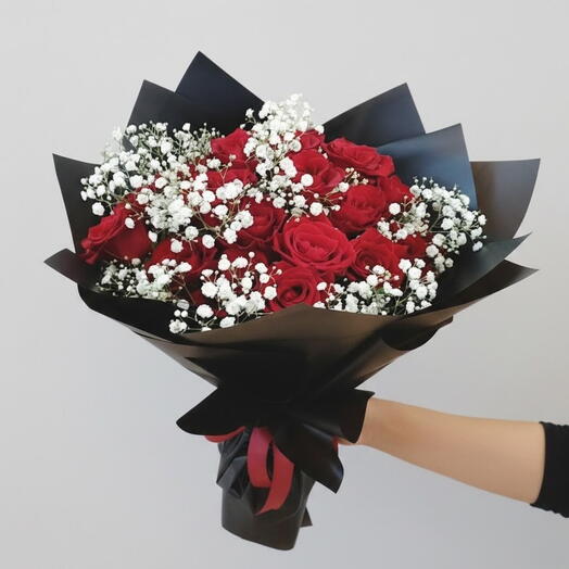 Очаровательная композиция из 25 роз