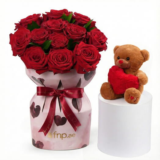 Вневременная элегантность — коробка любви с 15 красными розами и медвежонком