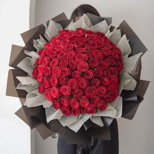 99 причин почему — большой букет красных роз