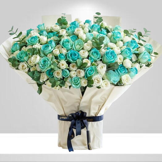 Парижский дизайнерский премиум-букет из голубых и белых роз