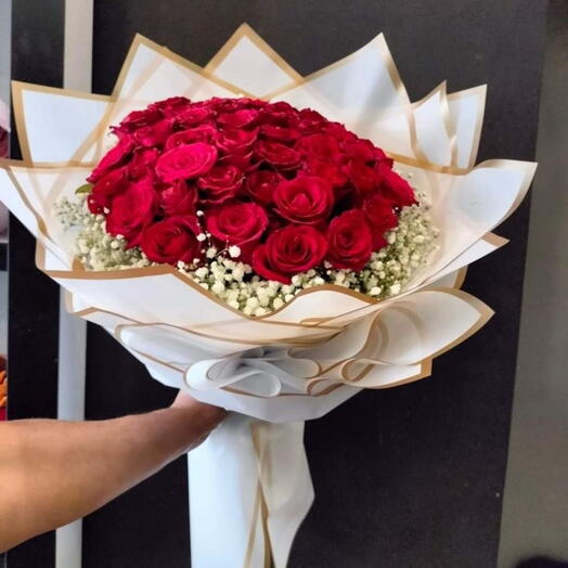Изысканный роскошный букет из 50 красных роз