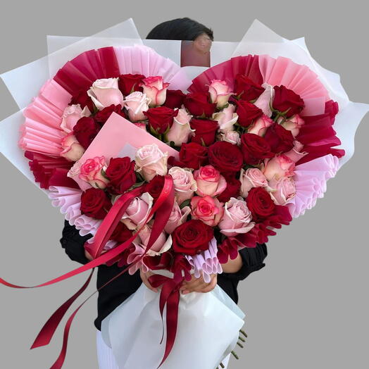 Роскошный букет из смешанных роз Любовь Нежность