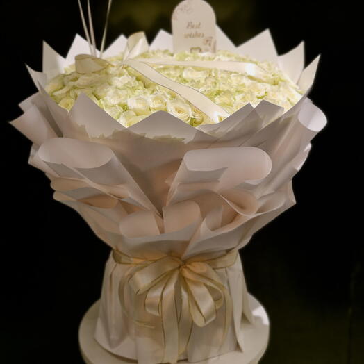 100 وردة بيضاء