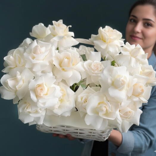25 Premium Open White Rose Bouquet - Ecuador