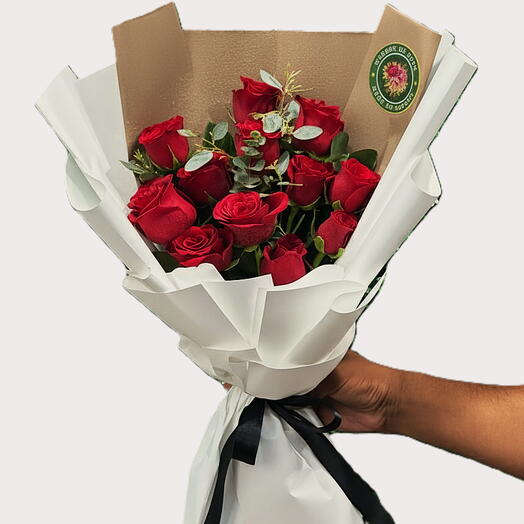 Классический букет из 11 красных роз