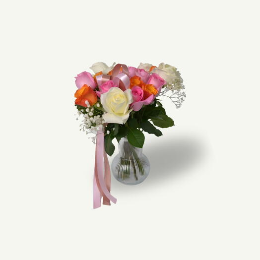 Композиция для бального зала в прозрачной вазе