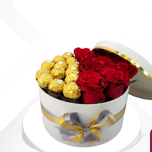 Valentine Jolie _ 11 красных роз с Ferrero в премиальной подарочной коробке