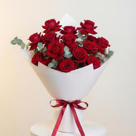 Красная преданность : букет красных роз Валентиновское издание