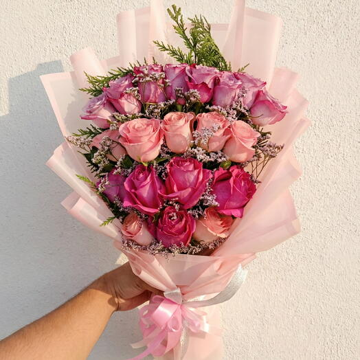 Ручной букет из нежно-розовых роз