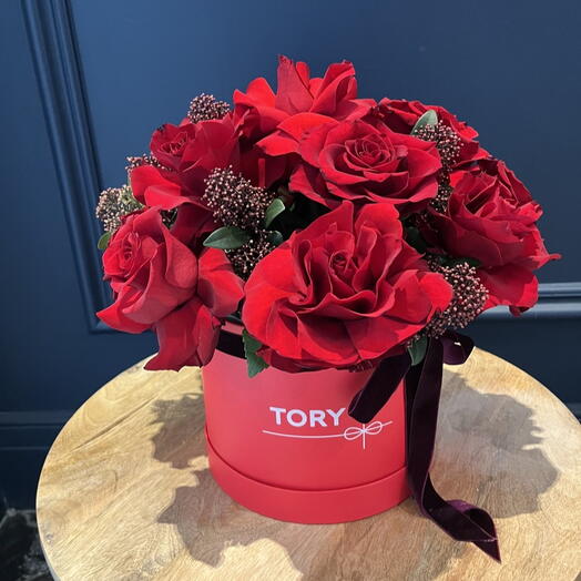 French roses in a box "I m burning for you"