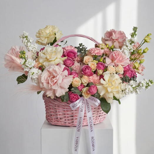 Румяное   цветение: Розовый плетёный шедевр