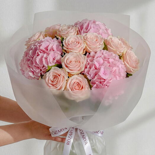 Pink hydrangea and roses bouquet