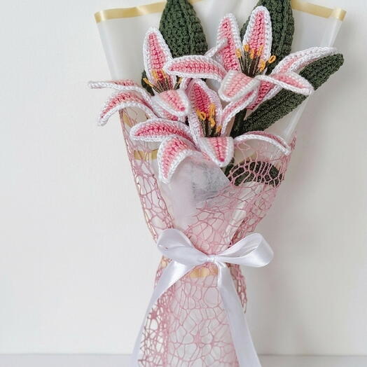 Artisanal Hand-Knitted Lily Bouquet – The Gift That Never Fades