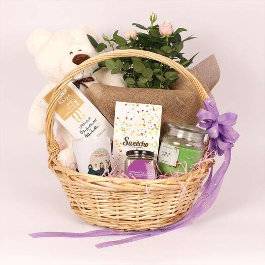 Подарочная корзина к Дню женщин ОАЭ, бежевая