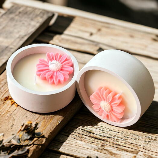 Ароматическая свеча в бетонной банке