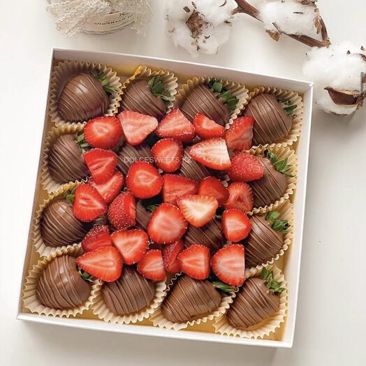 Strawberry box (16 pcs)