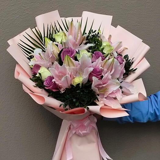 Happ Everyday; Bunch of Lilies with roses