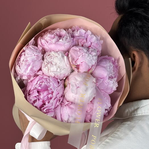 Peony Crush: маленький букет из 10 пионов