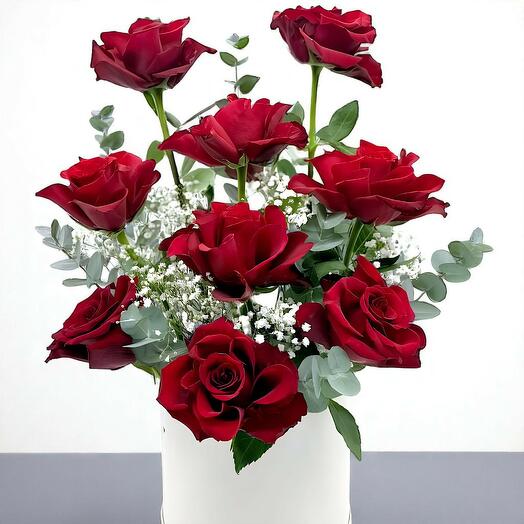 Особая коробка с красными розами для возлюбленной