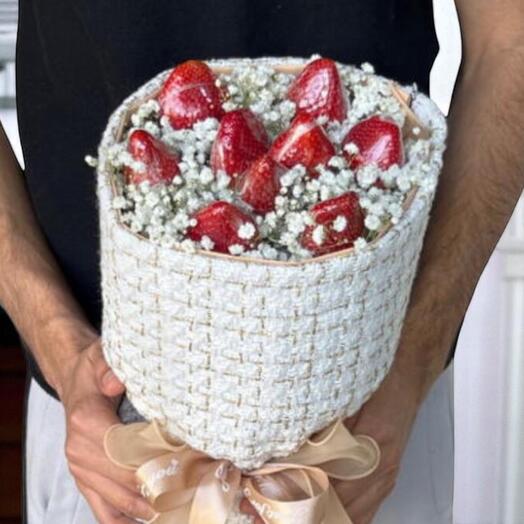 Elegant Strawberry   Gypsophila Bouquet – Fresh Edible Flower Arrangement