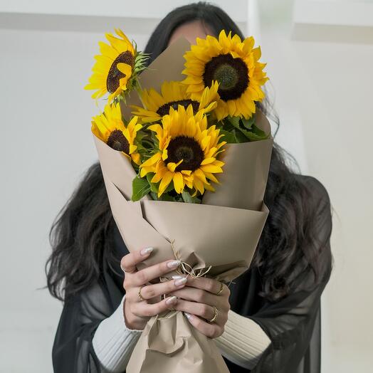 Букет из 5 подсолнухов