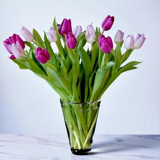 La Fete Vibrant Delight: 11 Tulip Bouquet